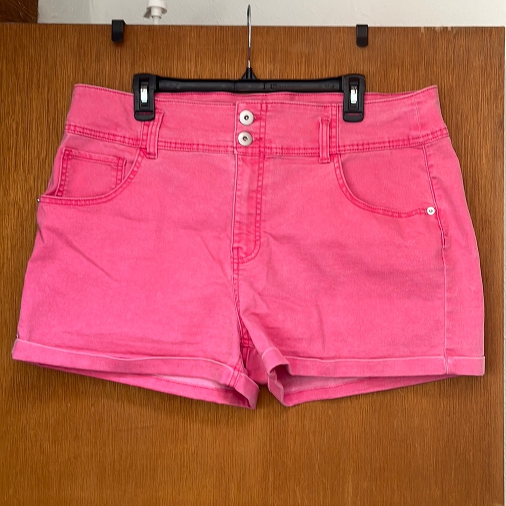 Juniors pink denim shorts NWOT size 21